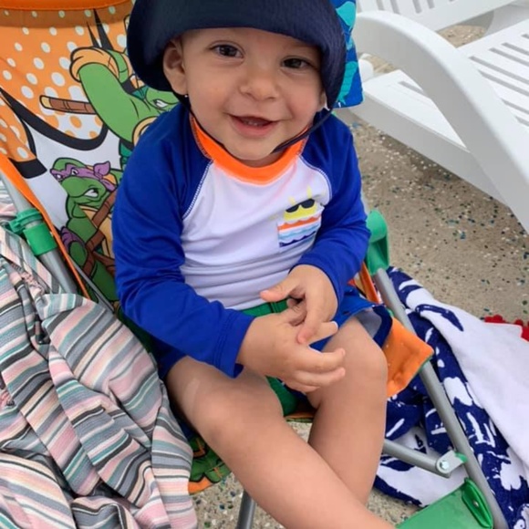 Meet your Poshers: David, Jessica, and Roman - Picture 5 of 5